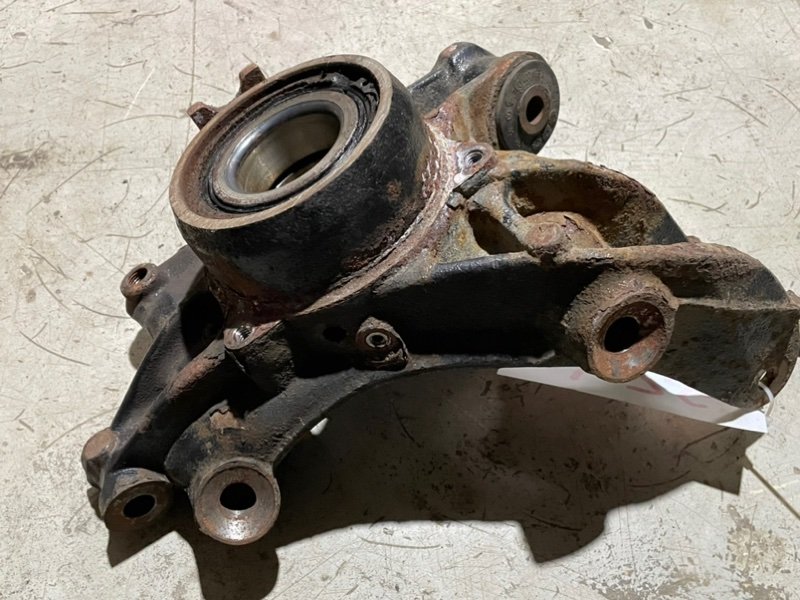 Кулак поворотный задний правый