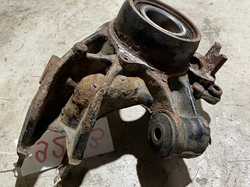 Кулак поворотный задний правый