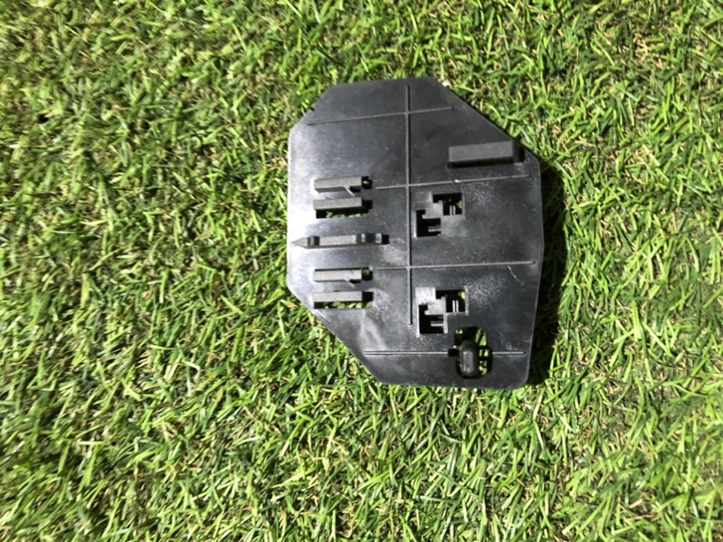 Кронштейн крепежный вспомогательный (разного назначения)