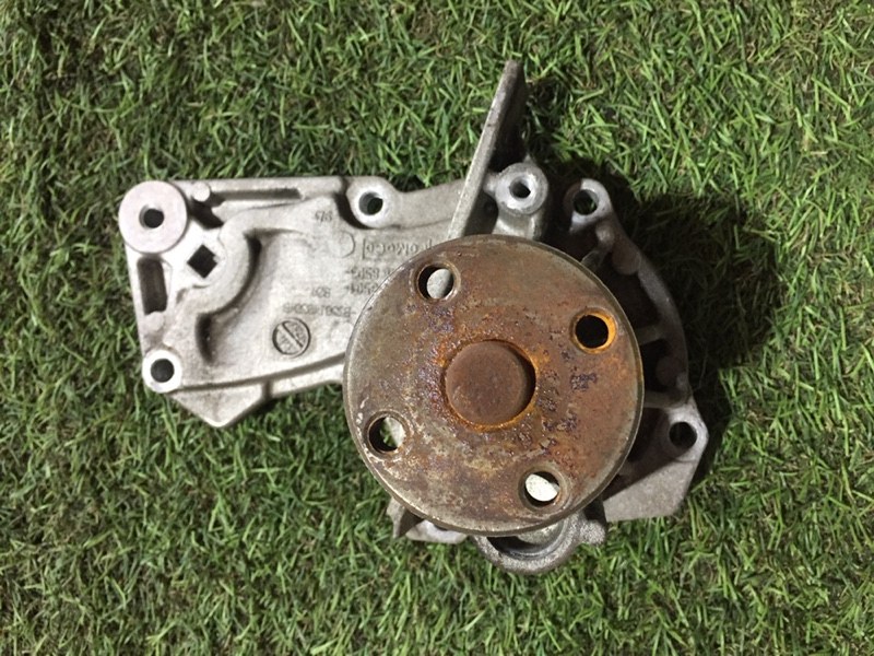 Насос водяной (помпа)