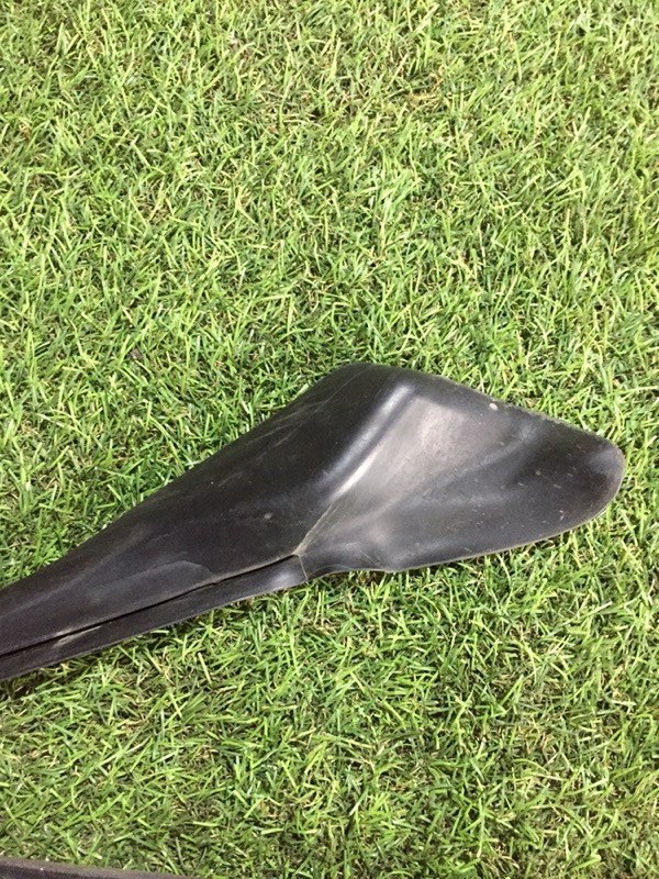 Уплотнитель передней правой двери