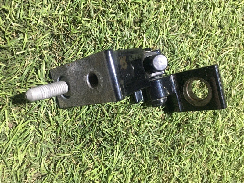 Петля двери задней левой верхняя