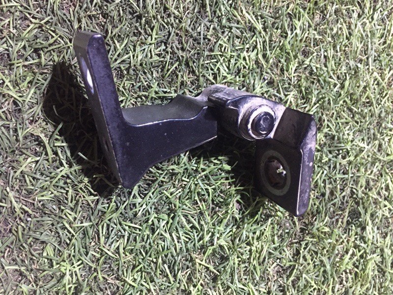 Петля двери передней правой верхняя