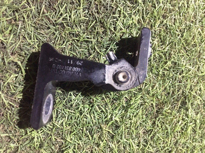 Петля двери передней правой верхняя