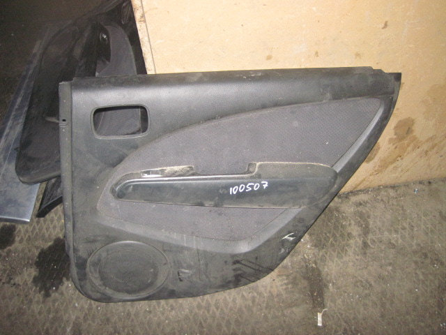 Обшивка двери задней правой