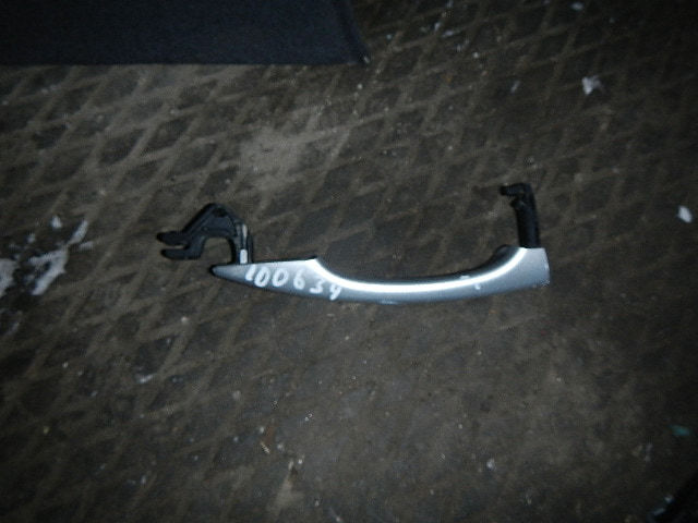 Ручка двери передней наружная левая