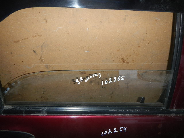 Стекло двери задней правой