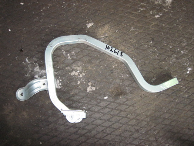 Петля крышки багажника