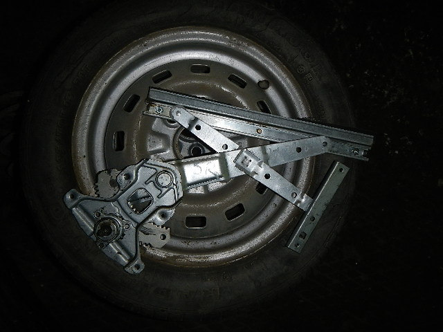 Стеклоподъемник механ. задний правый