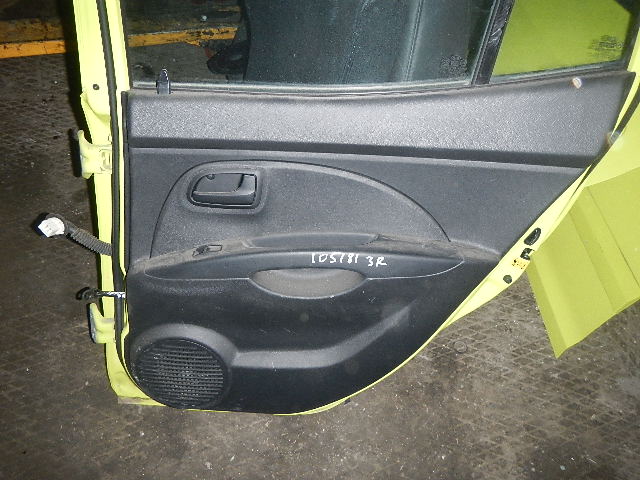 Обшивка двери задней правой
