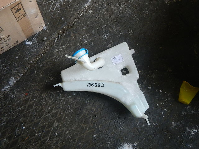 Бачок омывателя лобового стекла