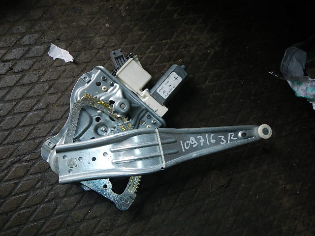 Стеклоподъемник электр. задний правый