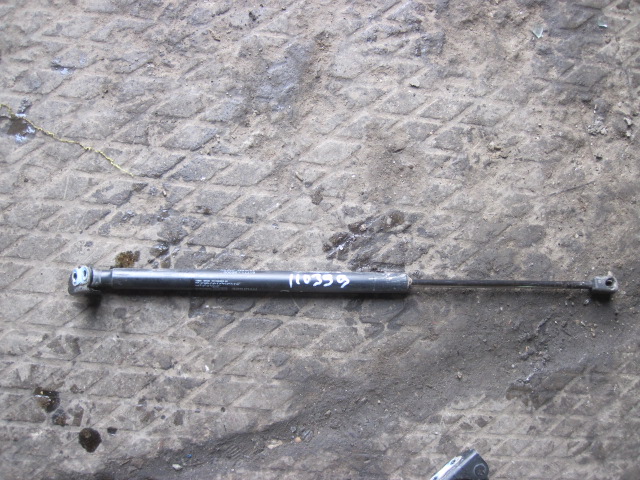 Амортизатор двери багажника