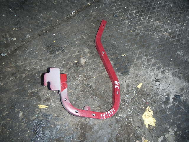 Петля крышки багажника