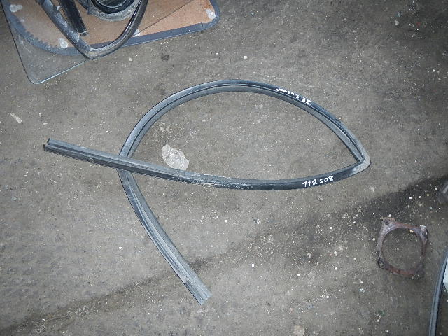 Уплотнитель стекла двери