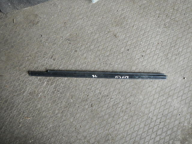 Накладка стекла заднего левого