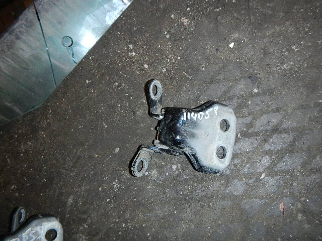 Петля двери задней правой нижняя