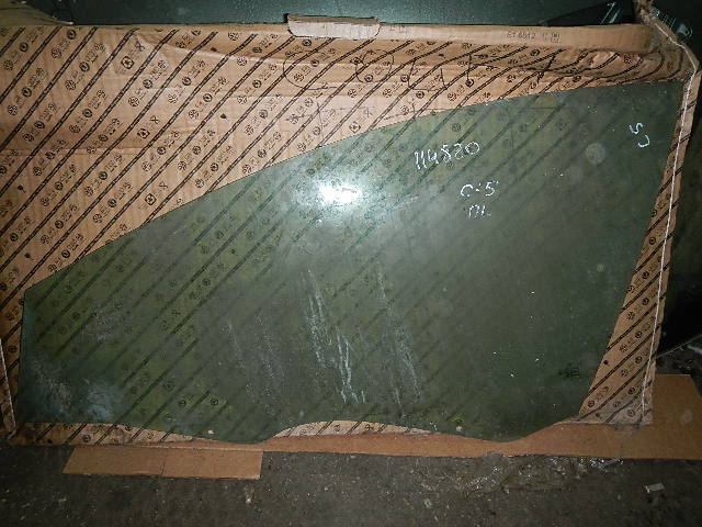 Стекло двери передней левой