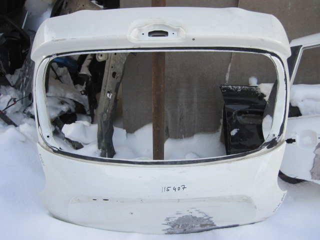 Дверь багажника