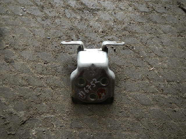 Петля двери передней левой верхняя