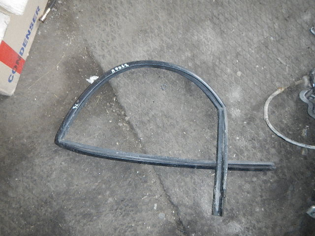 Уплотнитель стекла двери