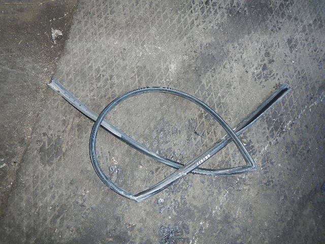 Уплотнитель стекла двери