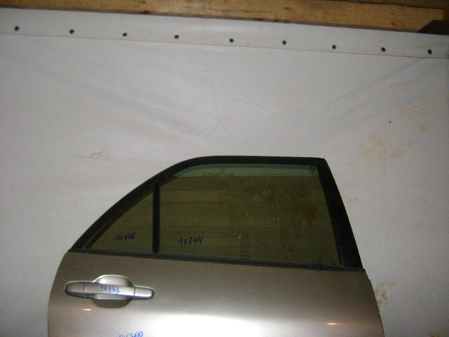 Стекло двери задней правой