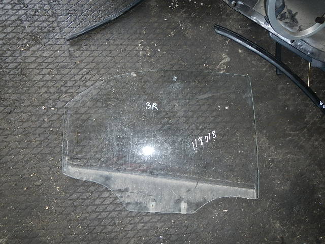 Стекло двери задней правой