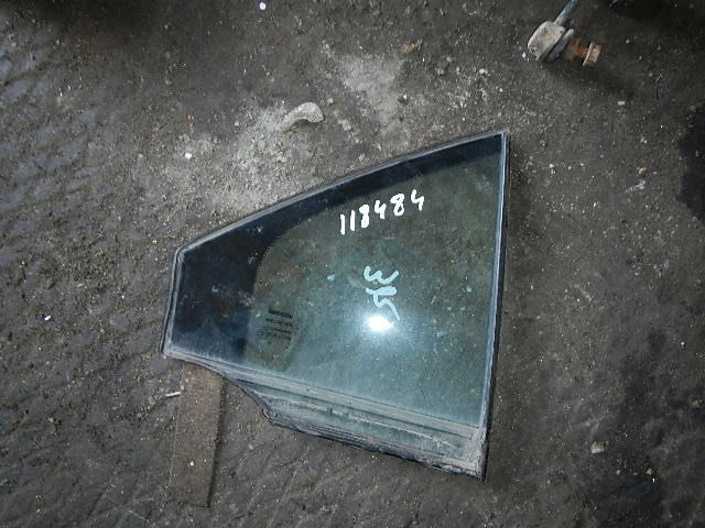 Стекло двери задней правой (форточка)