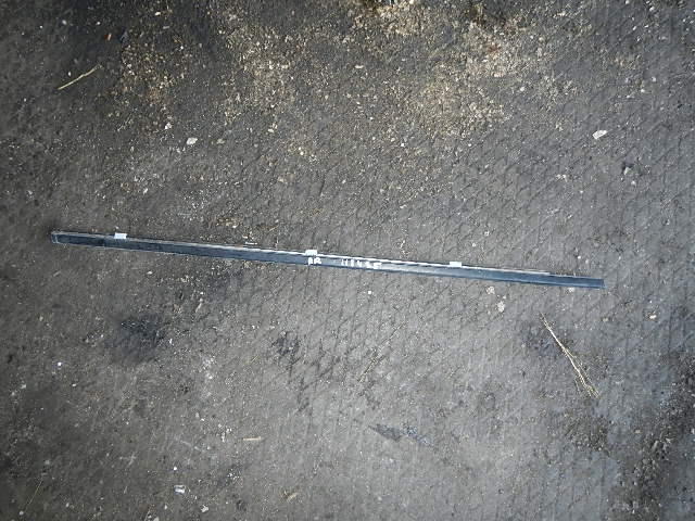 Накладка стекла переднего правого