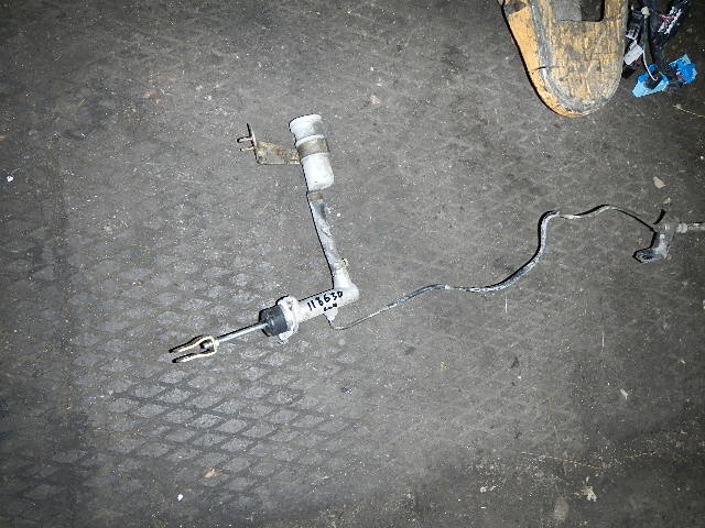 Цилиндр сцепления главный