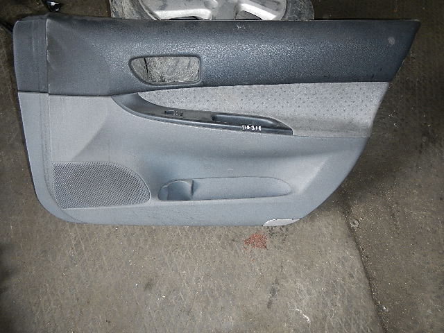 Обшивка двери передней правой