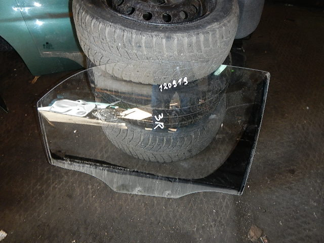 Стекло двери задней правой