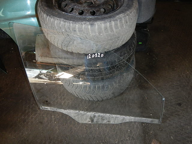 Стекло двери передней правой