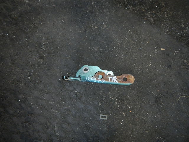 Петля капота правая