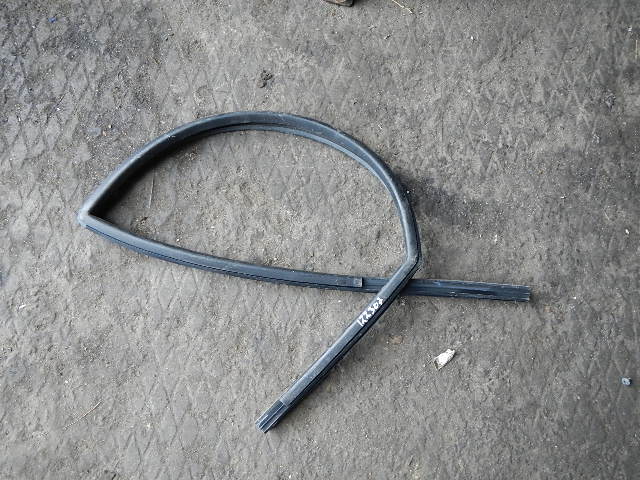 Уплотнитель стекла двери