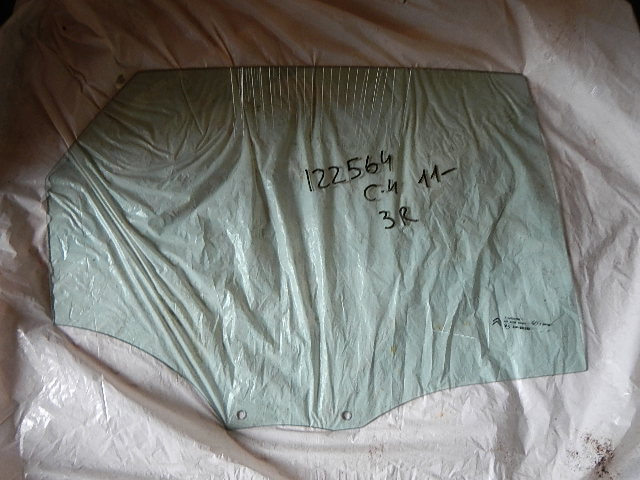 Стекло двери задней правой