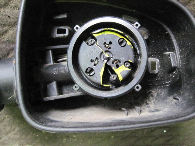 Зеркало правое электрическое