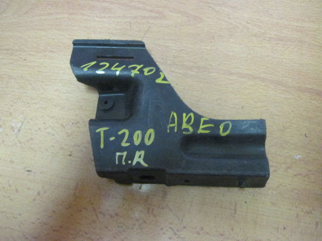 Кронштейн переднего бампера левый