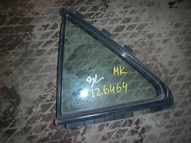 Стекло двери задней левой (форточка)