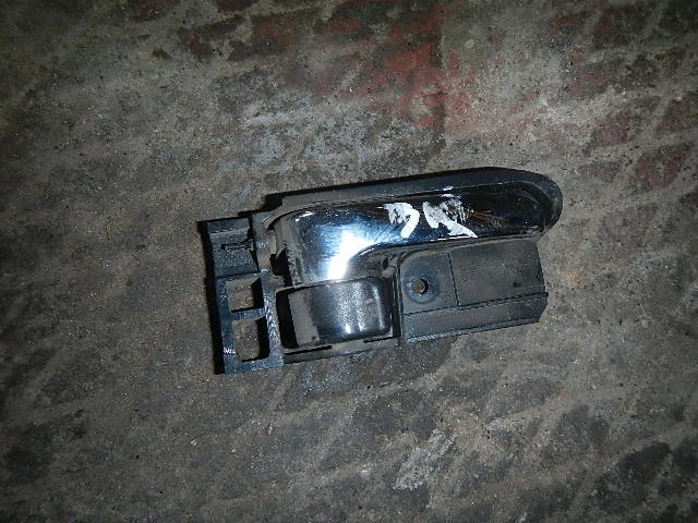 Ручка двери внутренняя левая