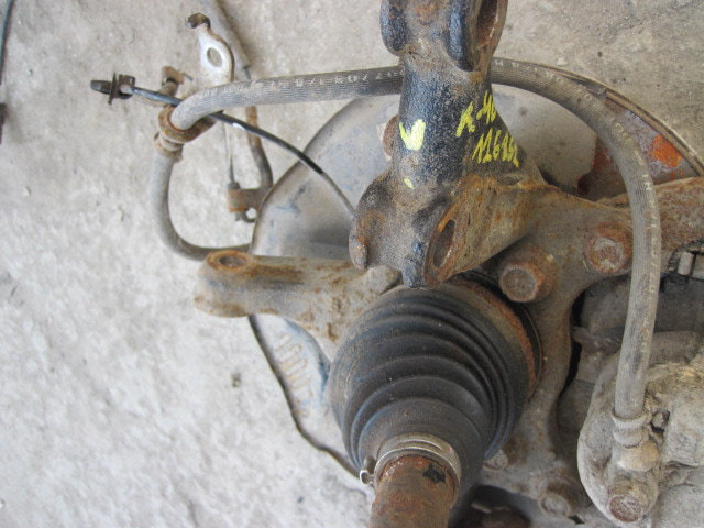 Кулак поворотный передний левый