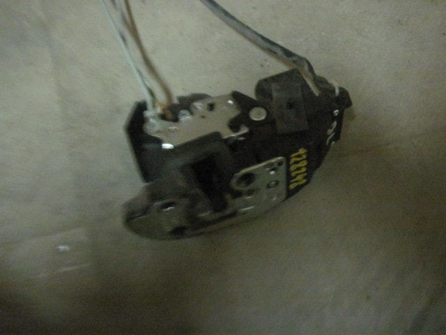 Замок двери задней левой