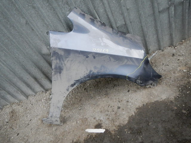 Крыло переднее правое