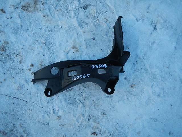 Направляющая заднего бампера