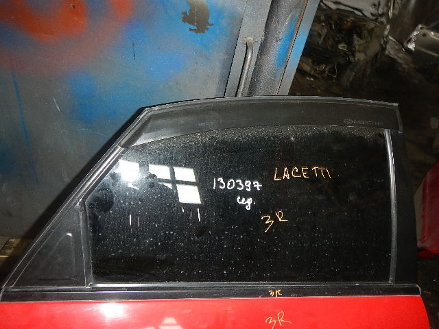 Стекло двери задней правой