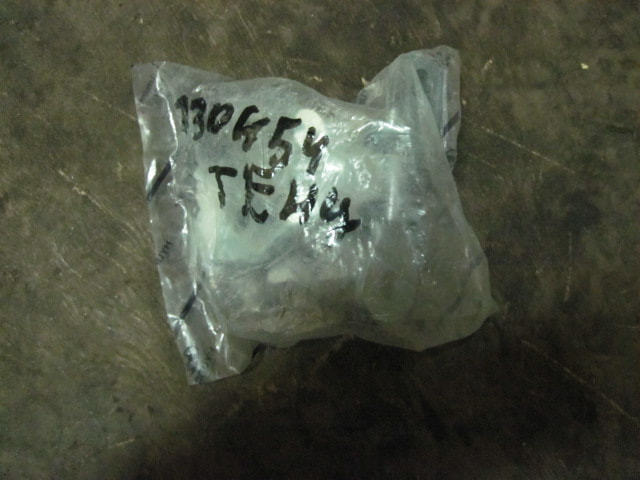 Петля двери задней левой верхняя