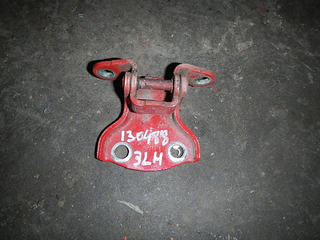 Петля двери задней левой нижняя