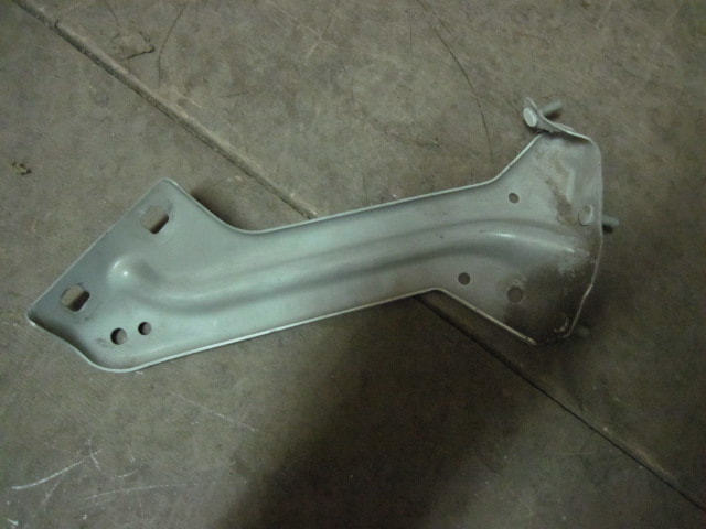 Кронштейн крепления крыла