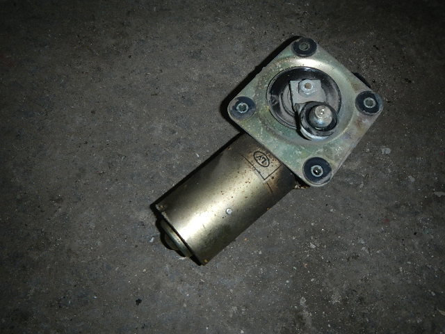 Моторчик стеклоочистителя передний